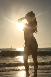 Fine Blonde Gets Horny on Seaside - pics 08