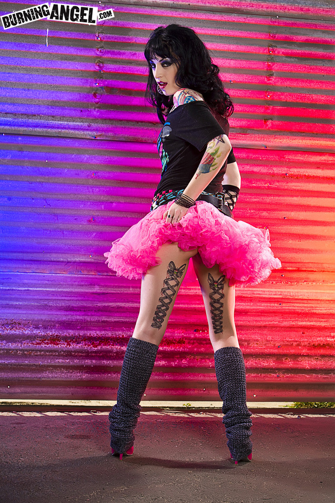 Tattooed Punk Rocker Slut in Pink - picture 01