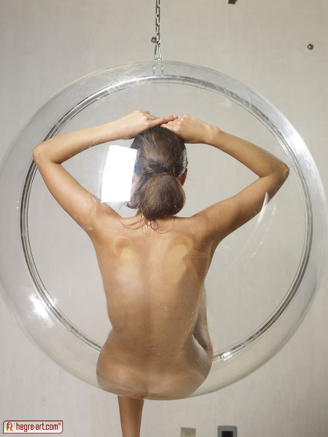 Naked Model Anna S Bubble Chair - picture 08