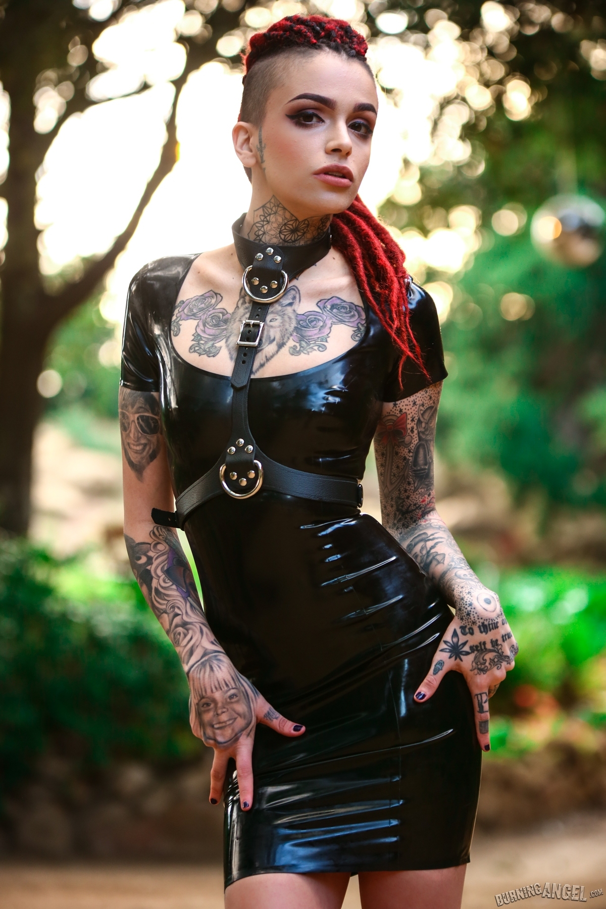 Rasta Beauty Leigh Raven in Latex - picture 04