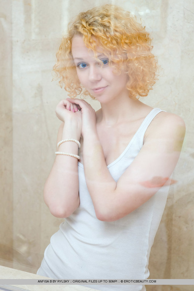 Wet Curls of a Sensual Redhead - picture 00