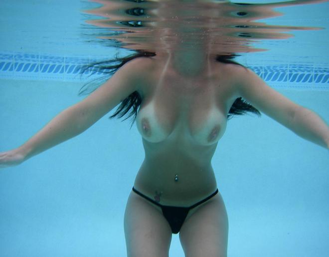 Sexy Teenager Underwater Boobs - picture 19
