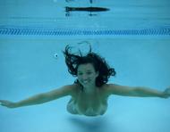 Sexy Teenager Underwater Boobs - pics 18
