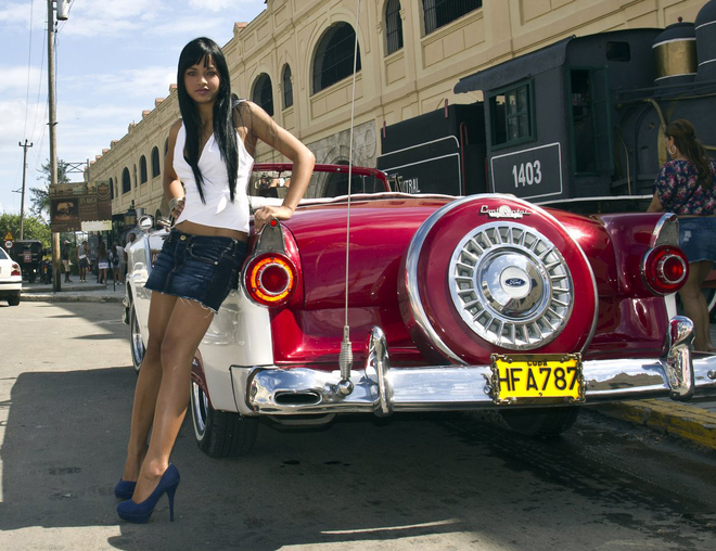 Wonderful Cuban Girls with Cars - picture 09