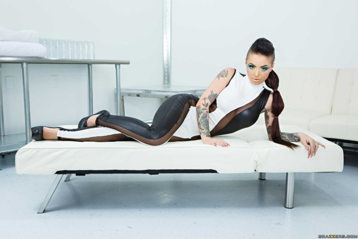Christy Mack Science Friction - picture 03