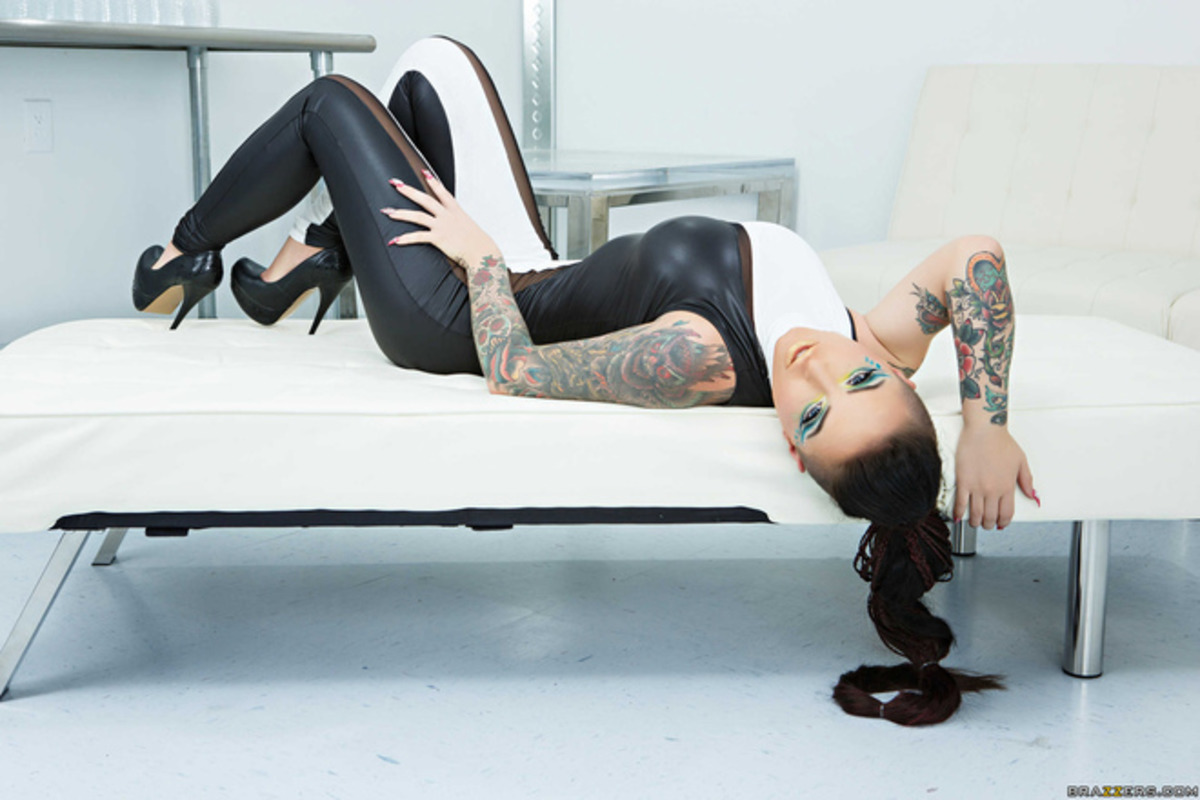 Christy Mack Science Friction - picture 05