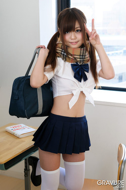 Asian Schoolgirl - Nao Shiraishi - pics 01