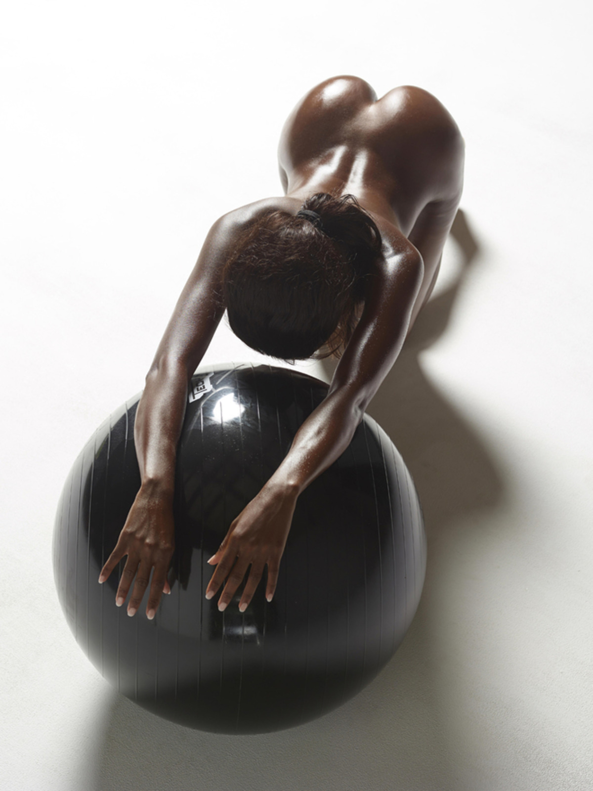 Simone Ebony Body vs Black Ball - picture 08