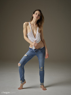 Flora Blue Jeans And White Vest - pics 00
