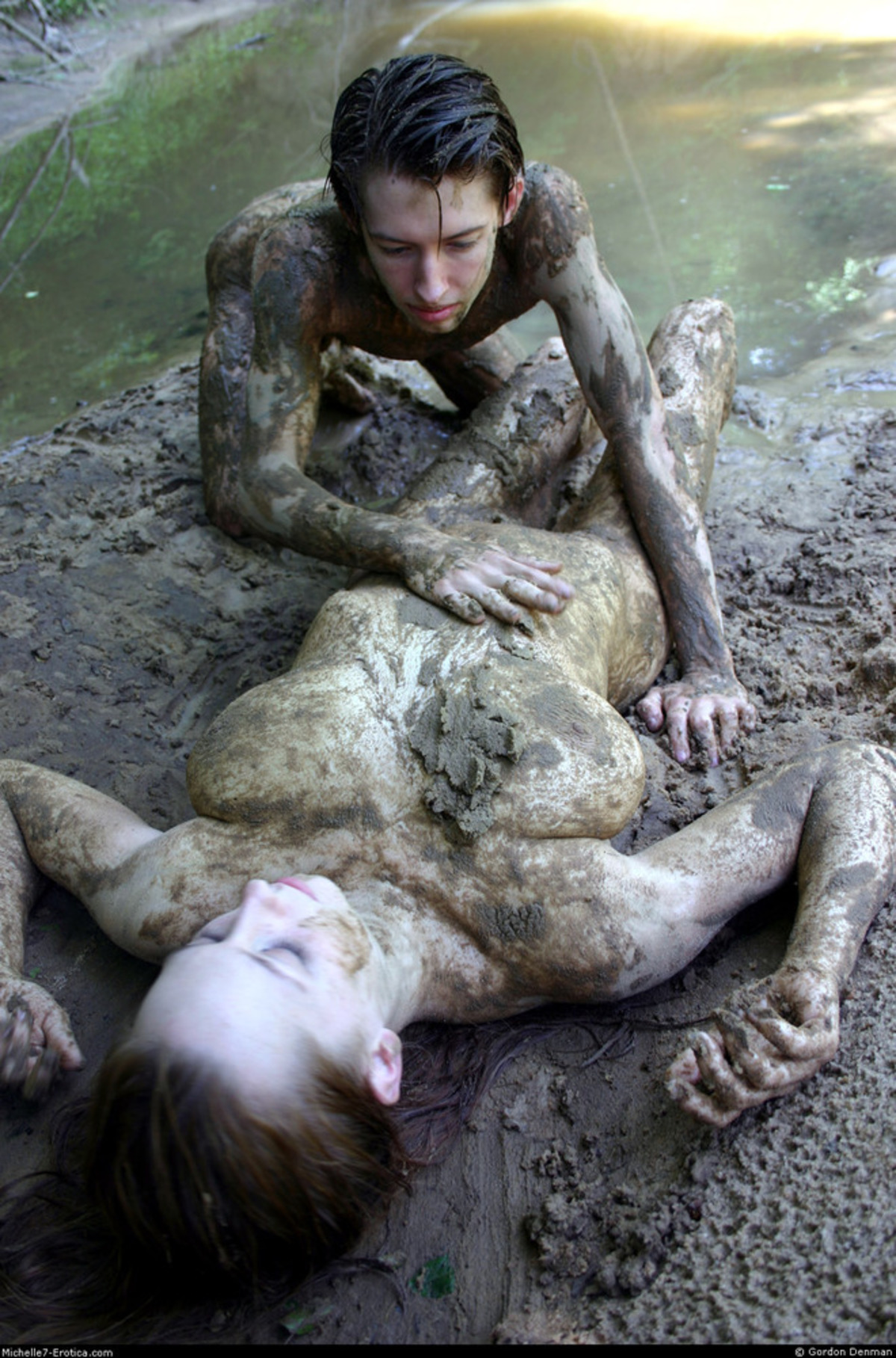 Amateur Couple Playing in the Mud - picture 09