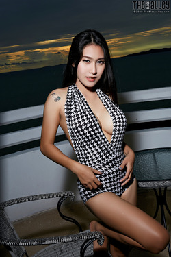Asian Babe Linlin Sexy Swimsuit - pics 00