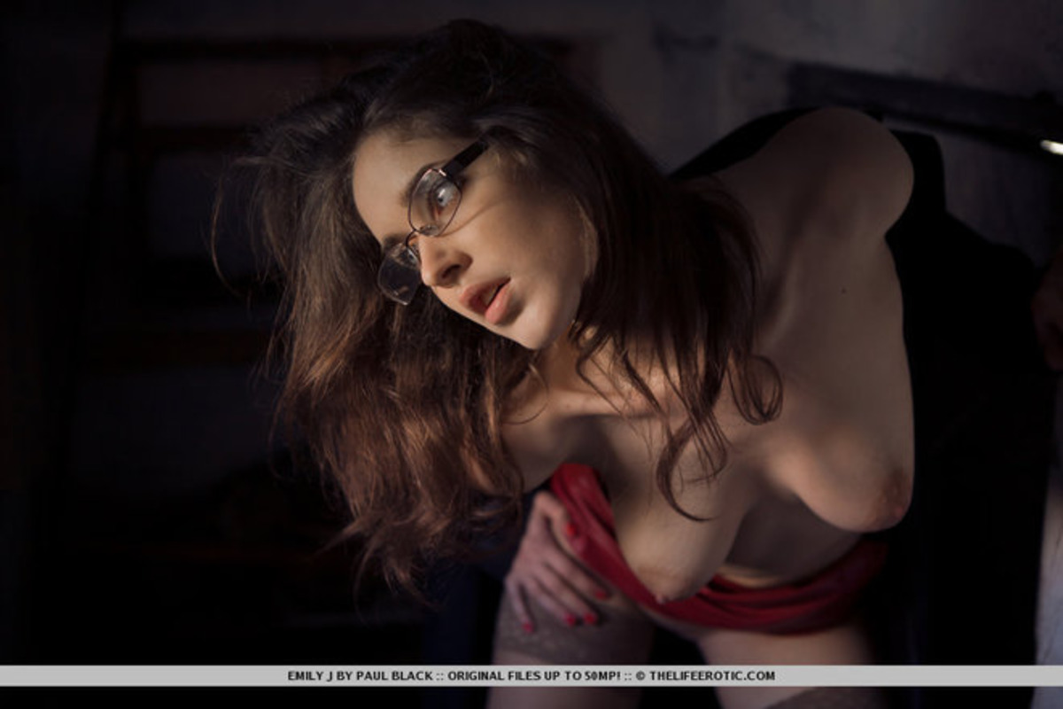 Horny Natural Babe in Glasses - picture 11