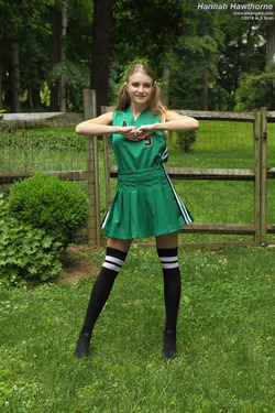 Kinky Cheerleader Hannah Hawthorne - pics 00