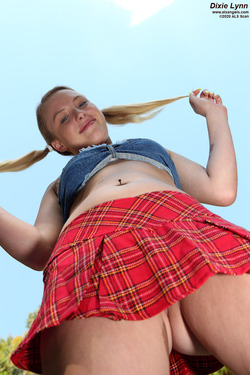 Dixie Lynn - Hungry Pussy Feeding - pics 00