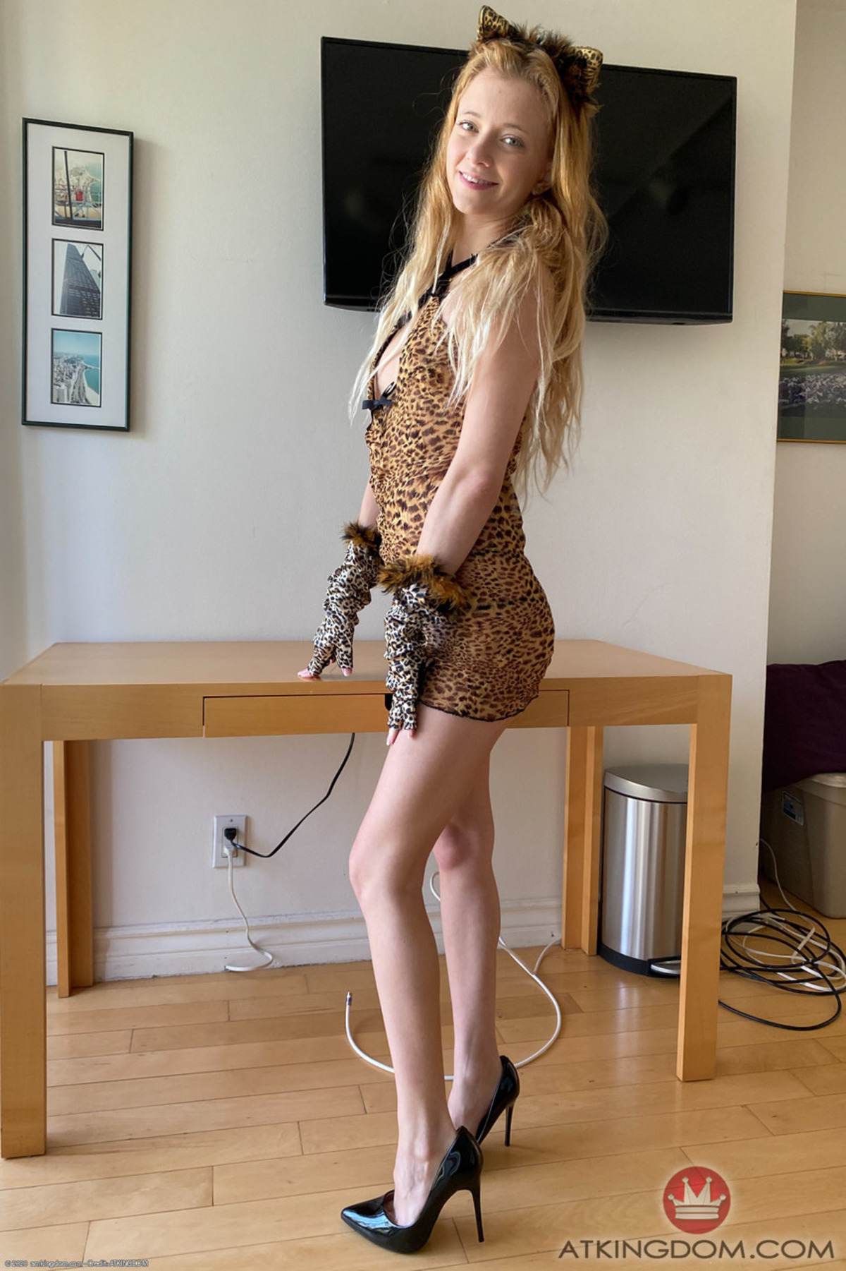 Riley Star - Halloween Kitty Cat - picture 00