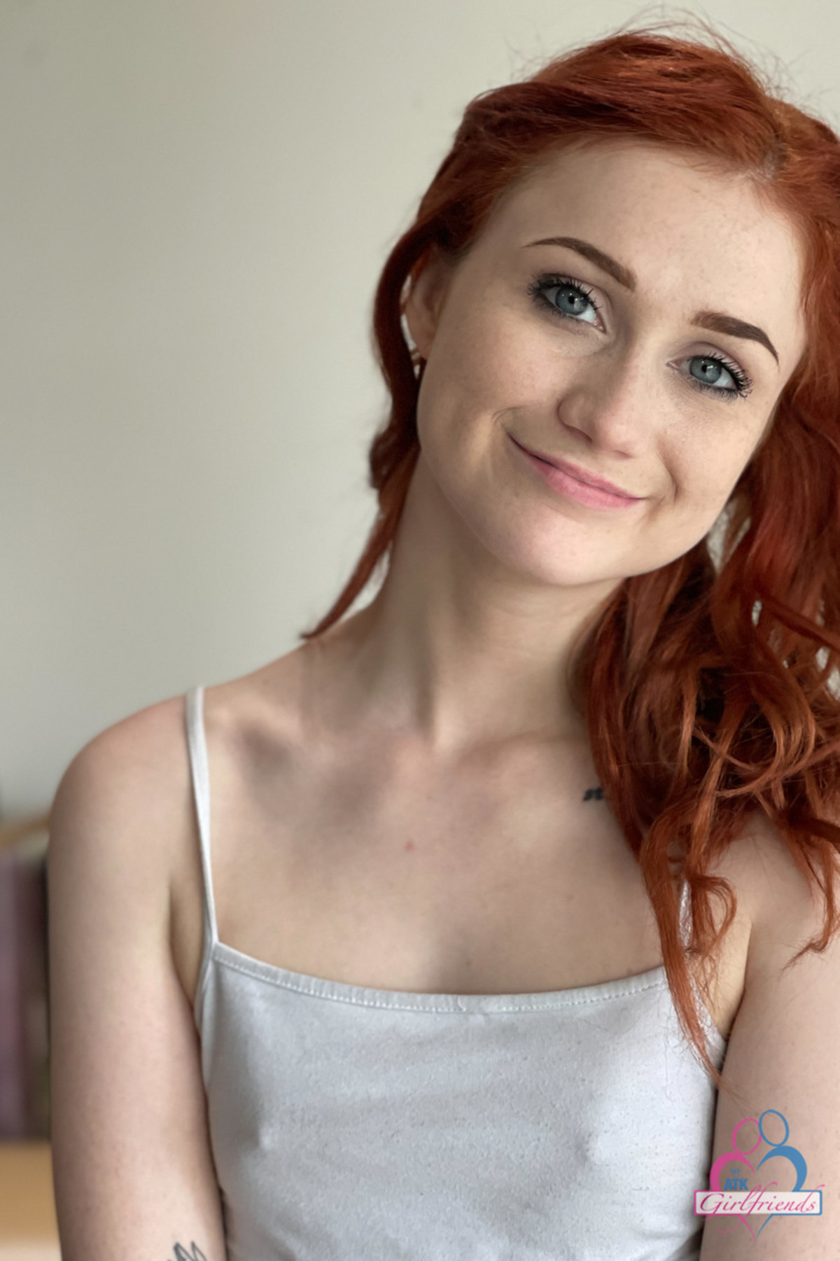 Hot Amateur Redhead Scarlet Skies - picture 01