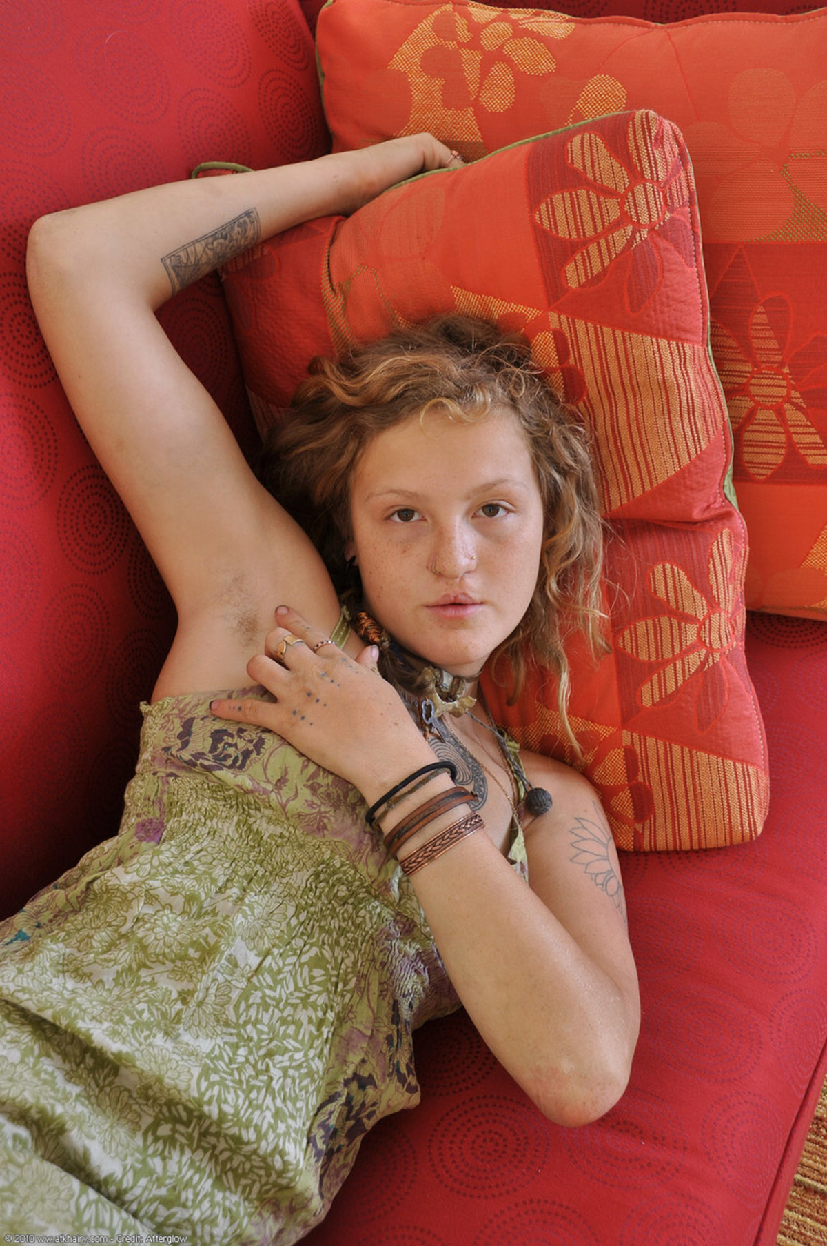 Curly Haired Naomi - Hairy Pussy - picture 01