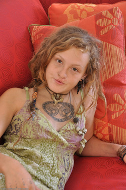 Curly Haired Naomi - Hairy Pussy - pics 00