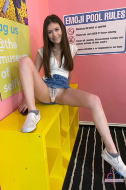 Winter Jade Spreads Pussy for You - pics 15