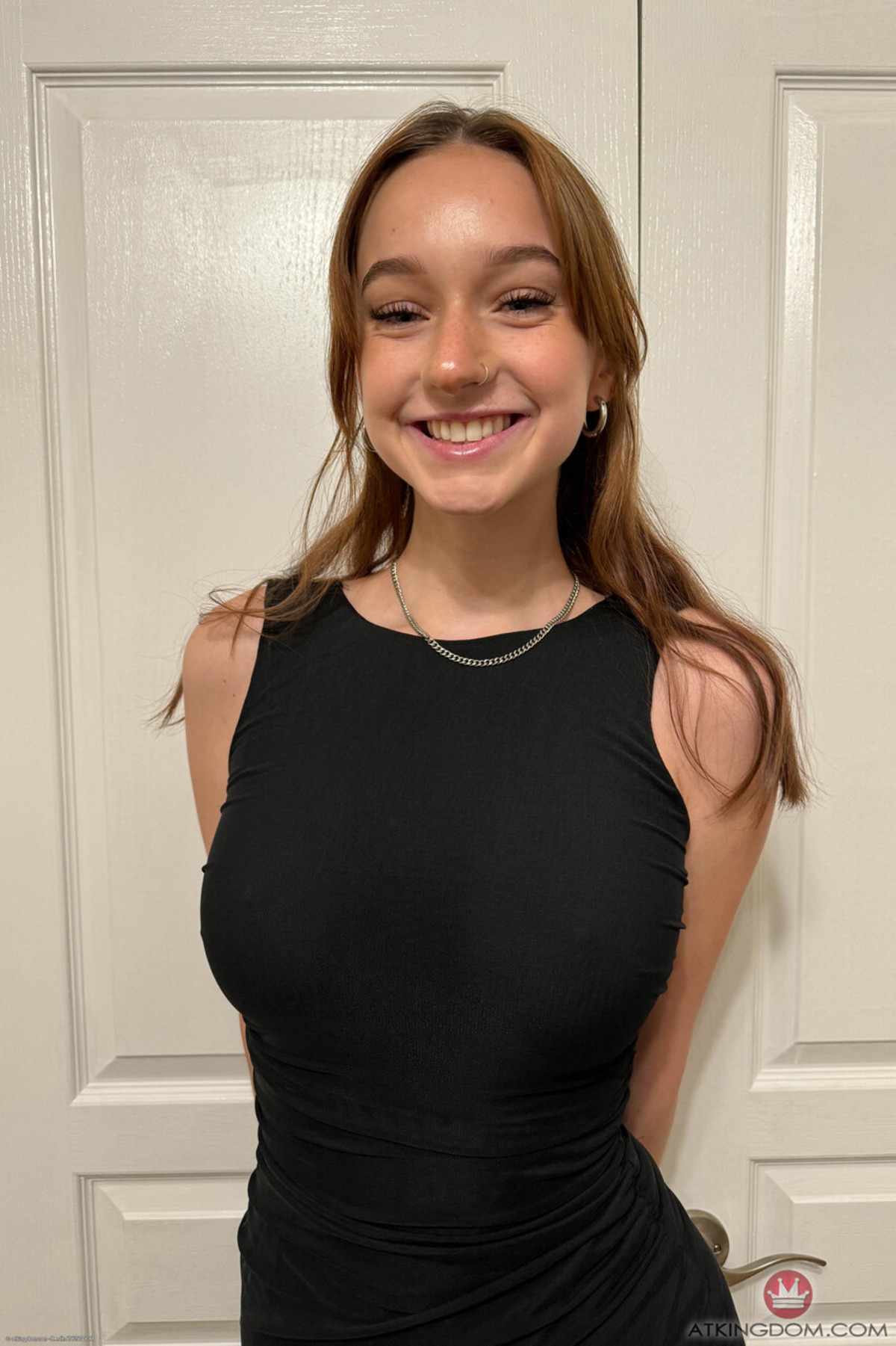 Melanie Marie Brings her Big Tits - picture 00