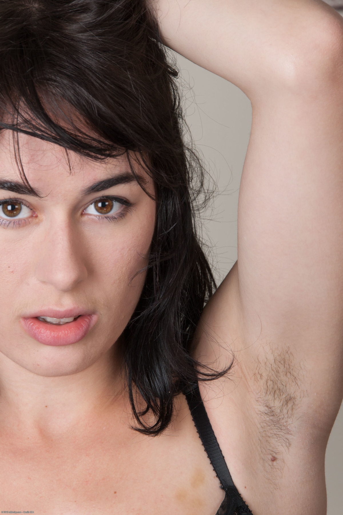 Hot Amateur Olive Spreads her Bush - picture 02