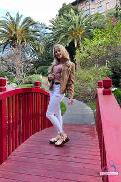 Paris White Flashes you in Public - pics 01