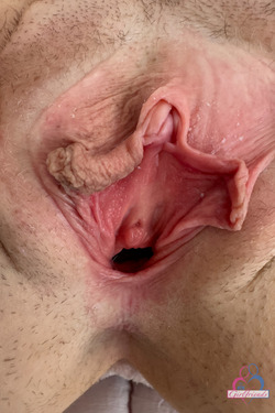 Lucy Foxx - Beach Date & Spreading - pics 08