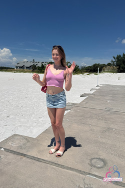 Lucy Foxx - Beach Date & Spreading - pics 14