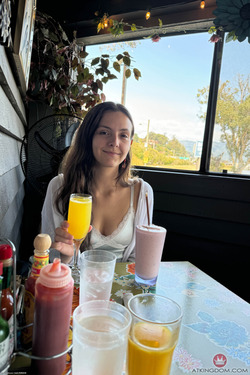 Serena Hill Date Day & Spreading BTS - pics 00