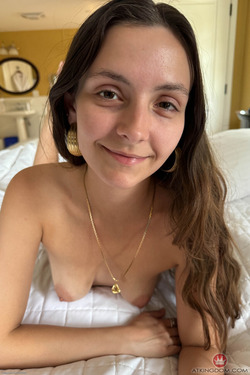 Serena Hill Date Day & Spreading BTS - pics 07