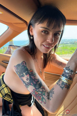 Angel Windell Upskirt Pussy Spreads - pics 16