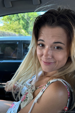 Nicole Nichols - Close up Pussy Pics - pics 00