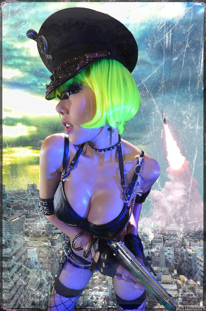 Cyber Chick in Leather and Chains - picture 05