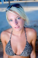 Sexy Blue Eyed Blonde Flashing Pussy - pics 00