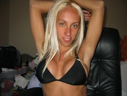 Amateur Blonde With Round Boobies - pics 22