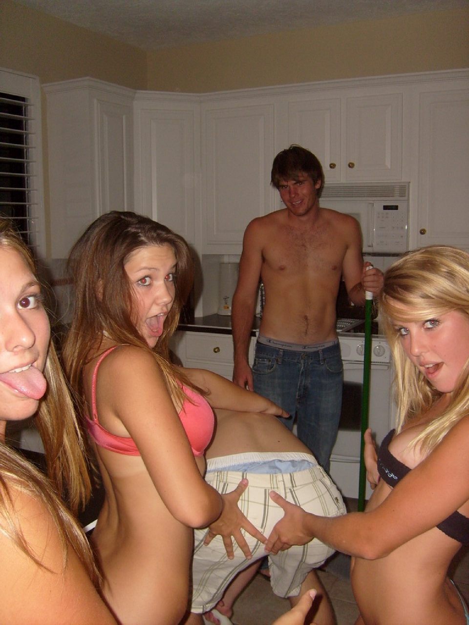 Drunk Amateur Babes Hot Party Time - picture 14