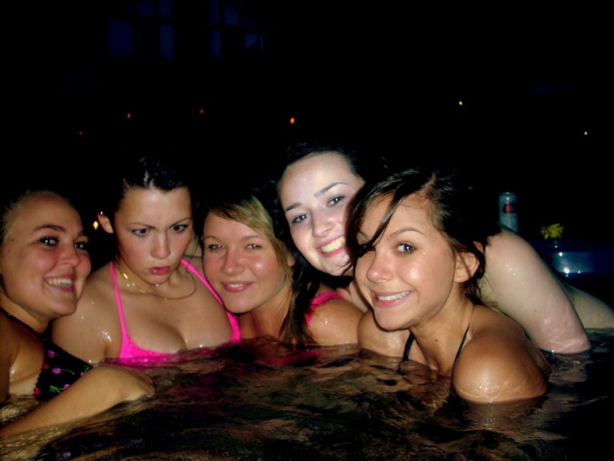 Drunk Amateur Babes Love Night Beach - picture 04