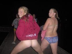 Drunk Amateur Babes Love Night Beach - pics 03