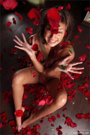 Naked Sexy Girl with Red Roses - pics 11