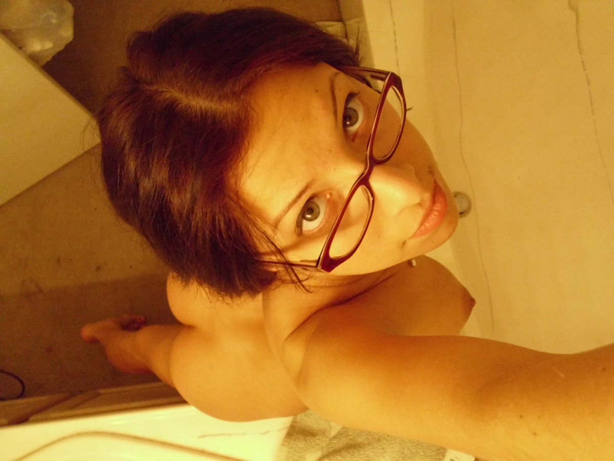 Damn Hot Amateur Babe Selfshots - picture 14