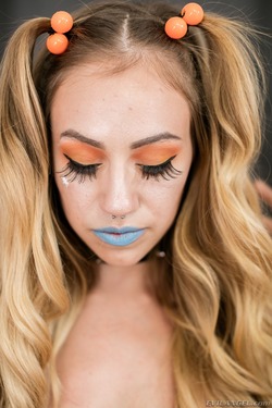 Lyra Law Slobbery, Squirting Anal Hook-up - pics 06