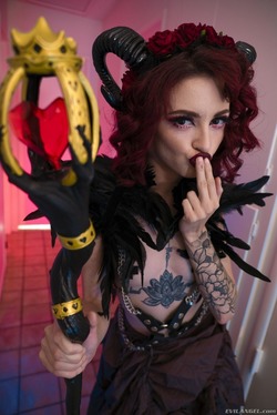 Lola Fae: Gaping Anal, Deepthroat - pics 01