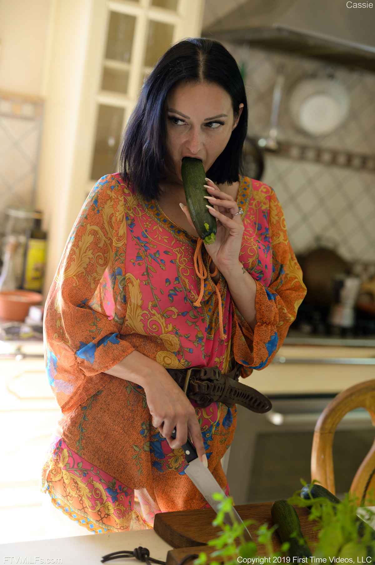 Horny Milf Cassie - Zucchini Salad - picture 01