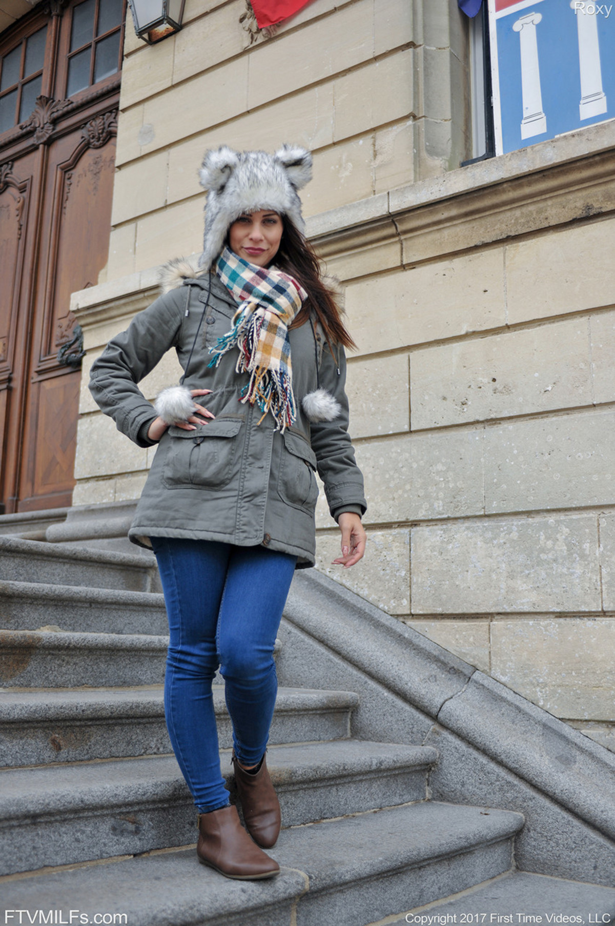 MILF Roxy Mendez Ripped Pantyhose - picture 11