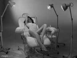 Horny Grace - Vibrating Treatment - pics 08