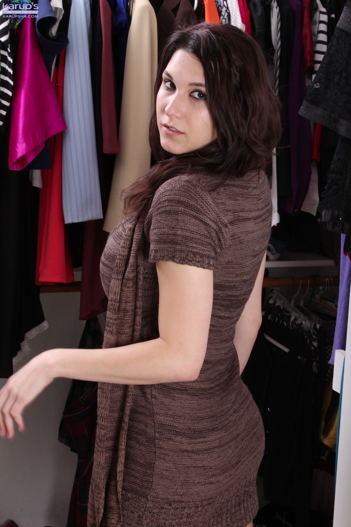 Ella Jones: Perfectly Shaped Boobs - picture 00