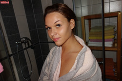 Hot Amateur Frida Nice Soapy Shower - pics 01