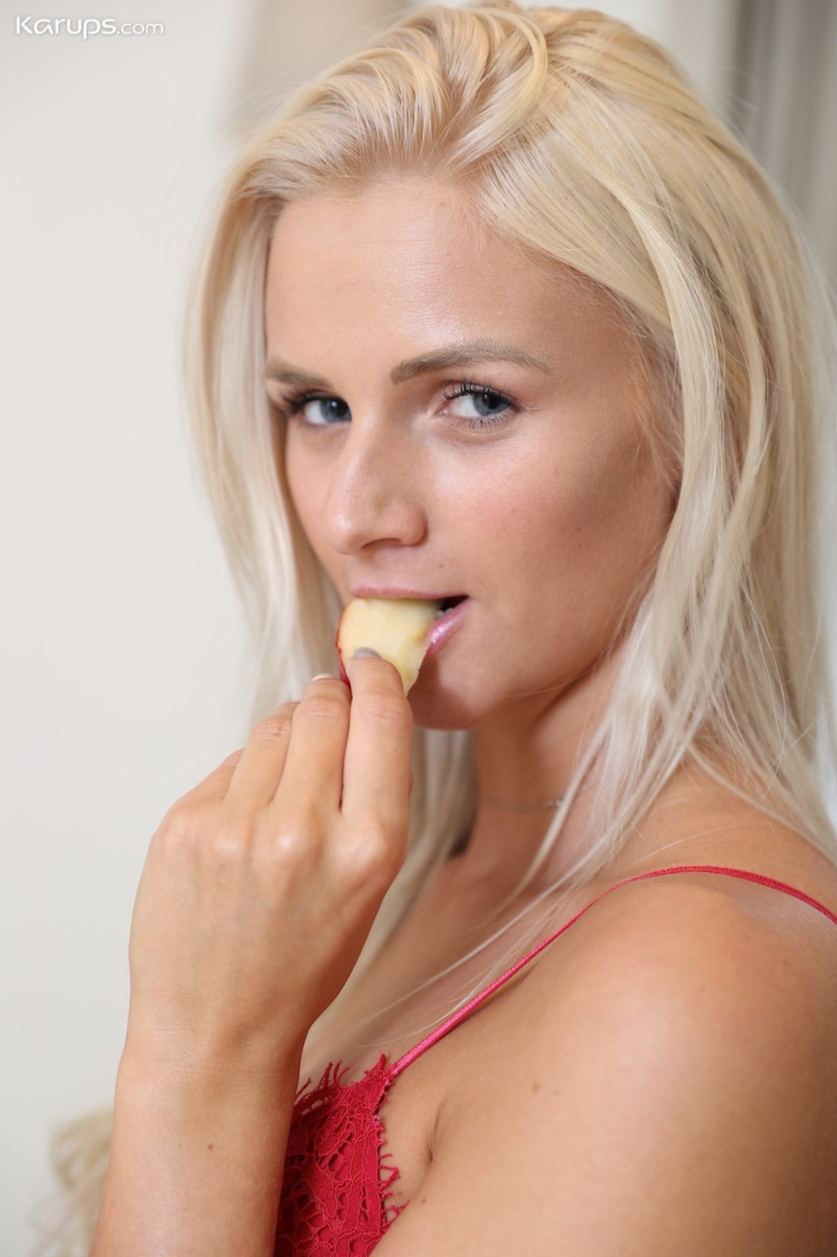 Stunning Blonde Amateur Katy Sky - picture 04