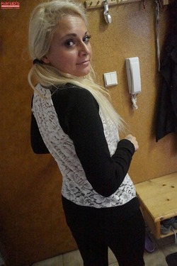 Amateur Blonde Chick - Nikola White - pics 00