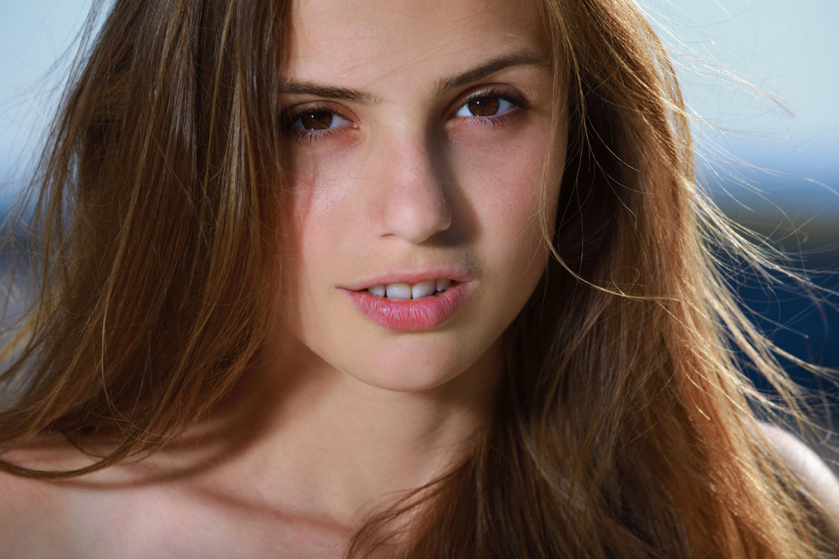 Jeans Babe Elle Tan - The Mountain - picture 06